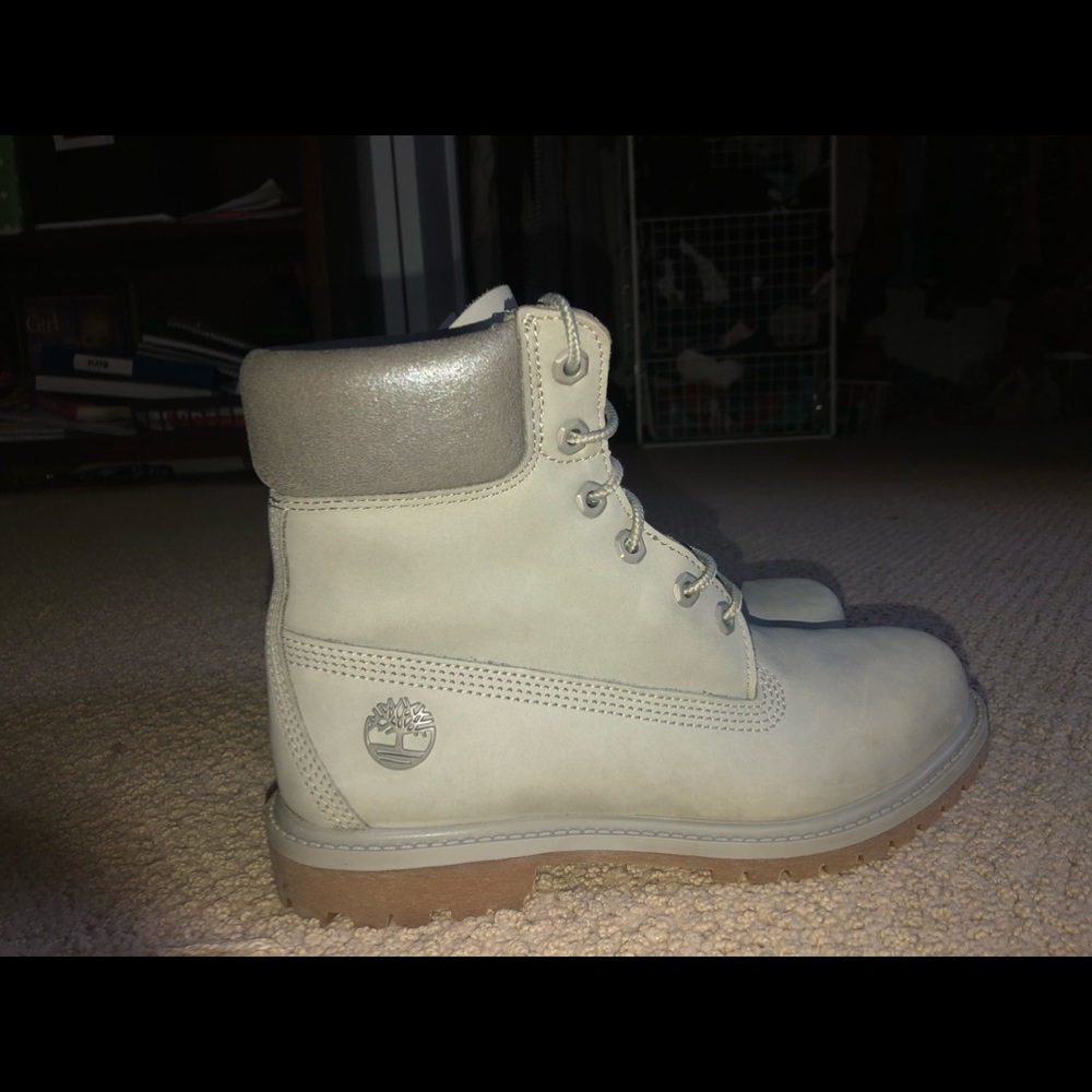 WOMEN’S 6” TIMBERLAND BOOTS-LIGHT GREY